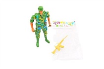 картинка кукла-солдат пластмассовая без механизма с аксессуарами от магазина